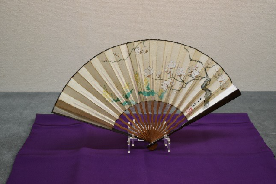 木蓮に菜の花図扇